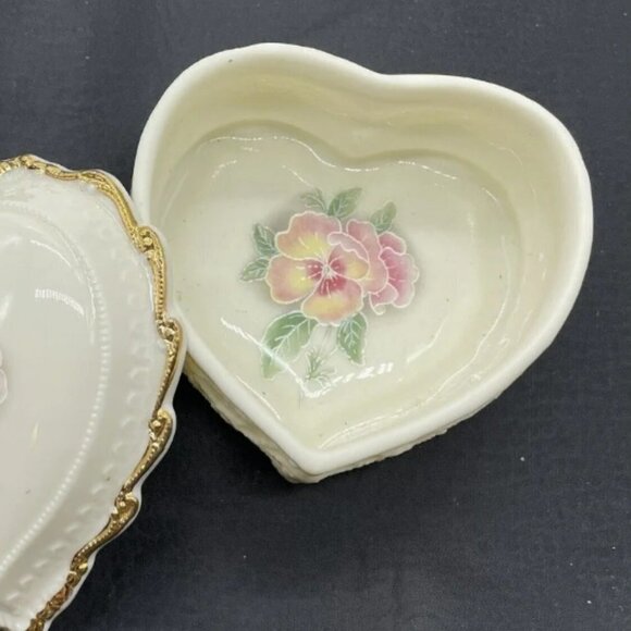 Heritage House "Celebration of Love" Porcelain Heart Shaped Music Trinket Box - Picture 4 of 6